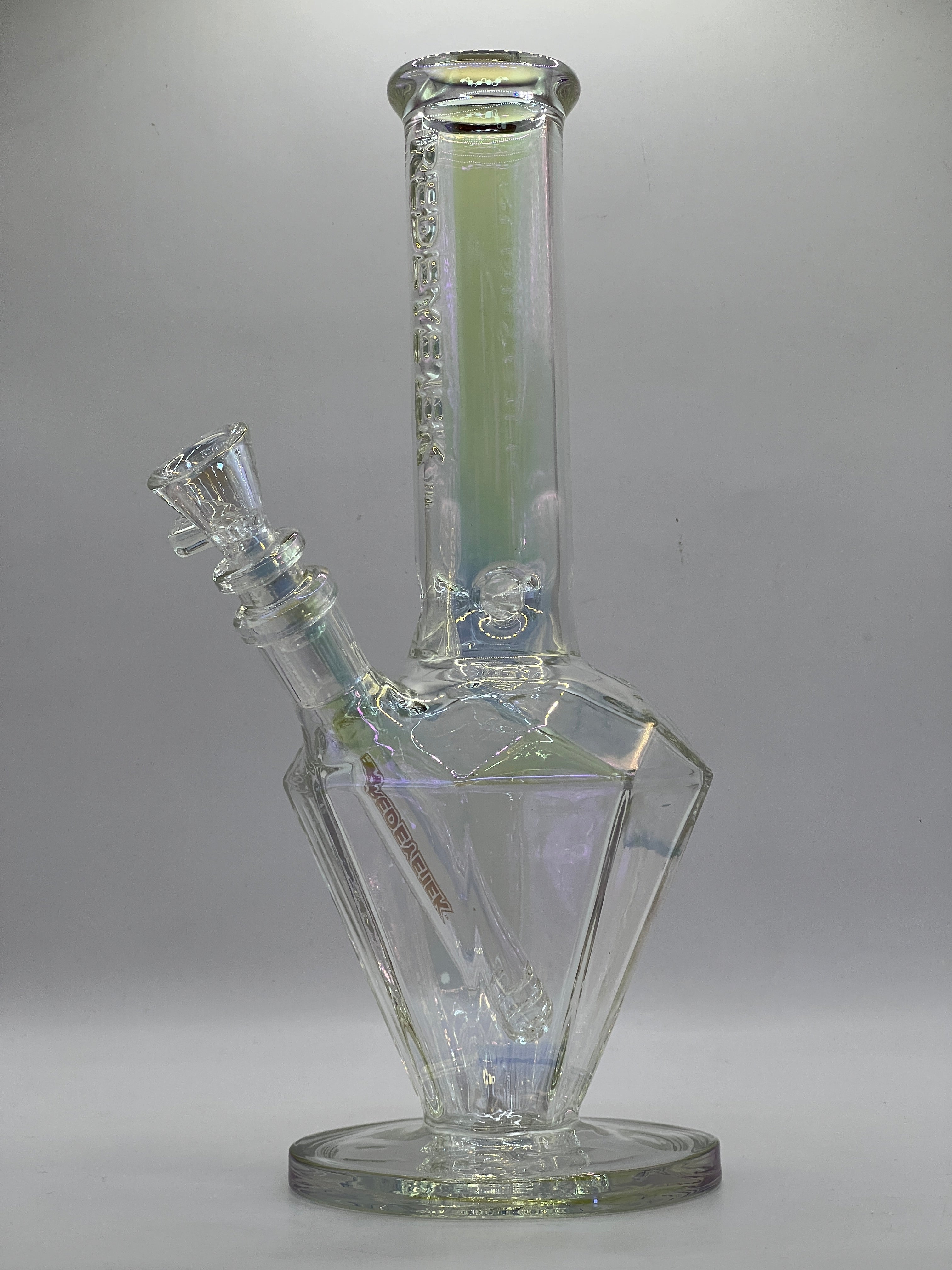 Side profile of the Red Eye Tek Paragon iridescent water pipe