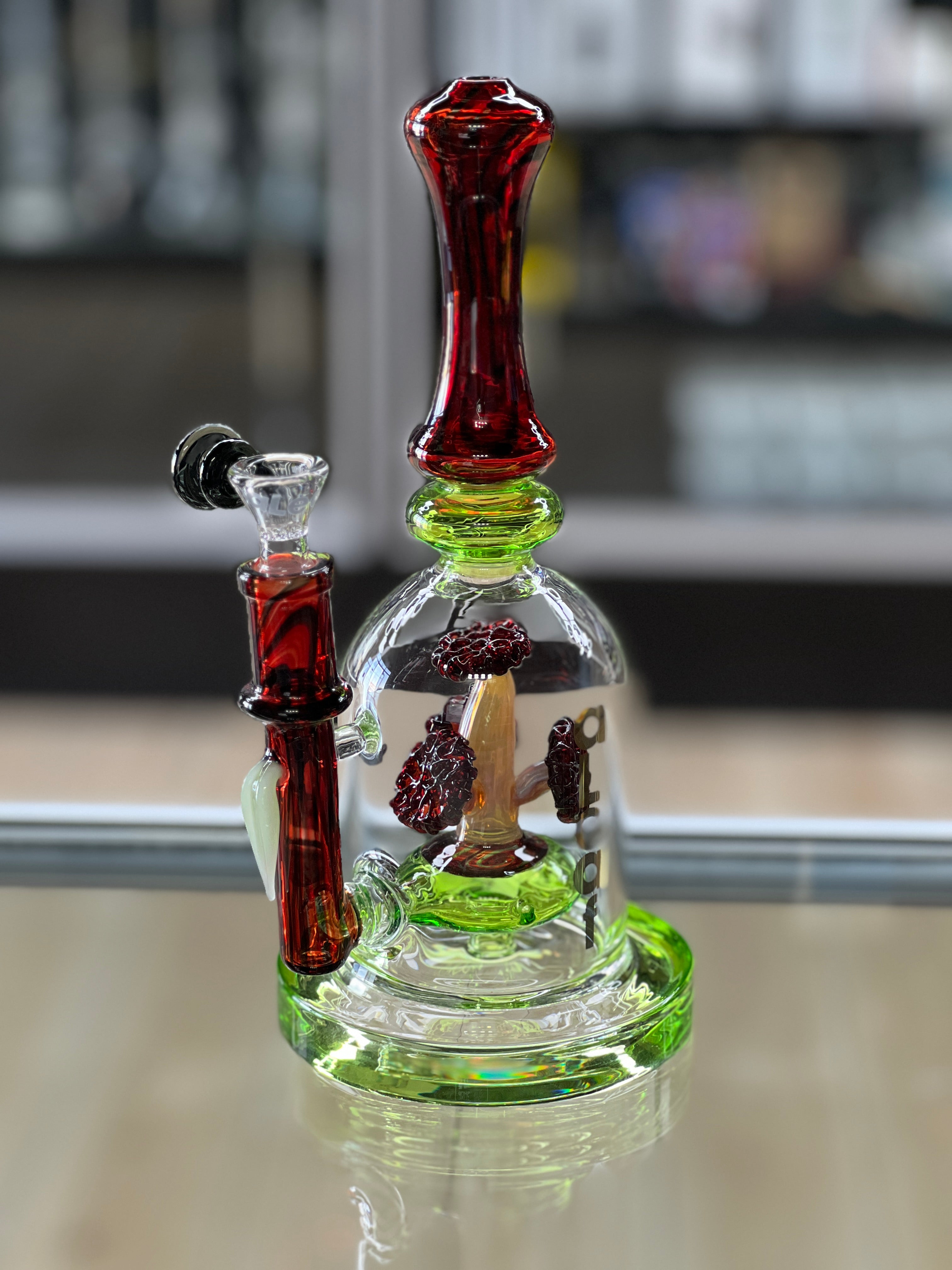 Premium tree perc water pipe with sculpted glass artwork