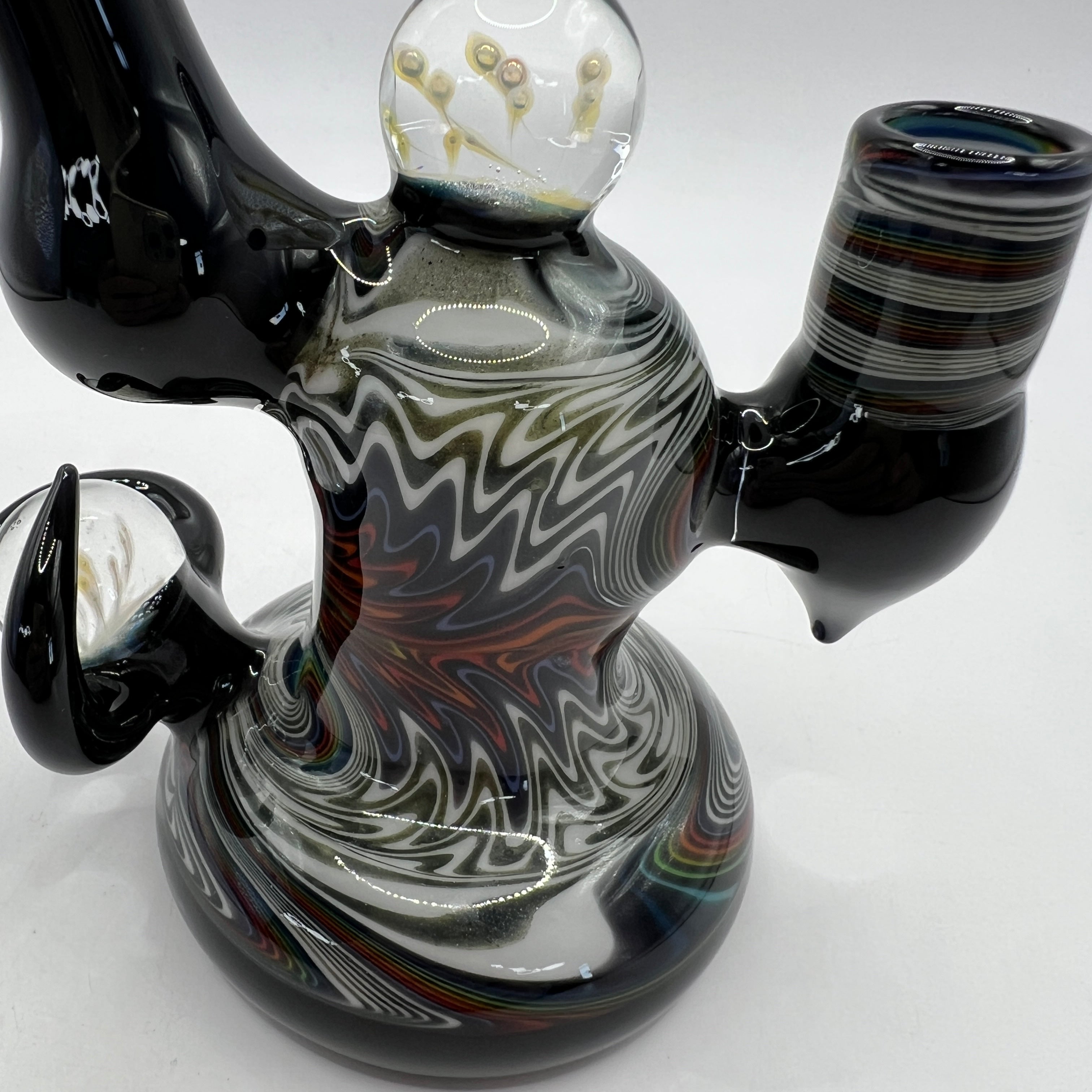 Rainbow pattern body and 14mm female joint detail