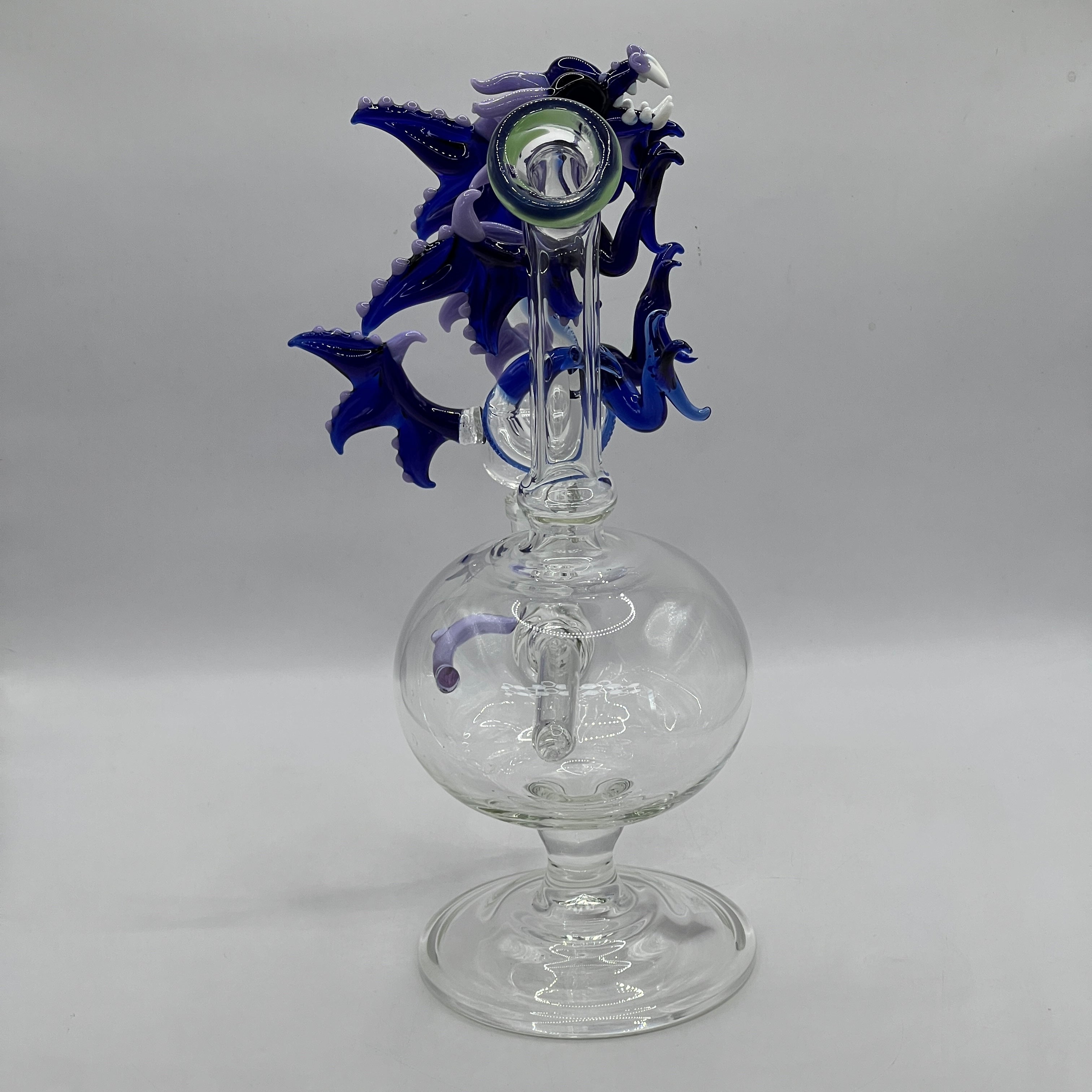Rear profile of handcrafted OTG Glass Dragon water pipe