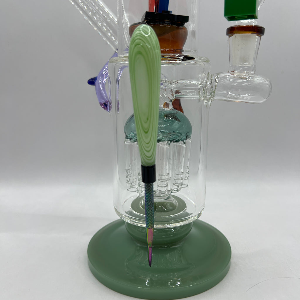 Magnetic steel dab tool with matching green swirl glass handle included with the OTG Superman water pipe.
